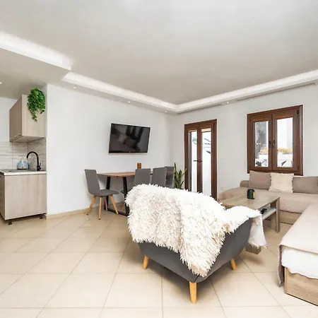 Naxos Chora Modern Dream Apt With Jacuzzi & Patio *