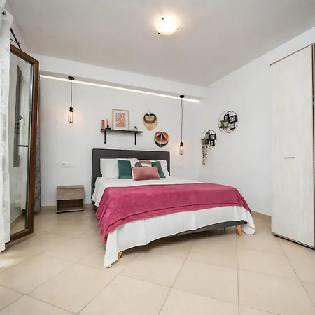 Naxos Chora Modern Dream Apt With Jacuzzi & Patio Naxos City