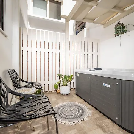 Naxos Chora Modern Dream Apt With Jacuzzi & Patio Apartment *